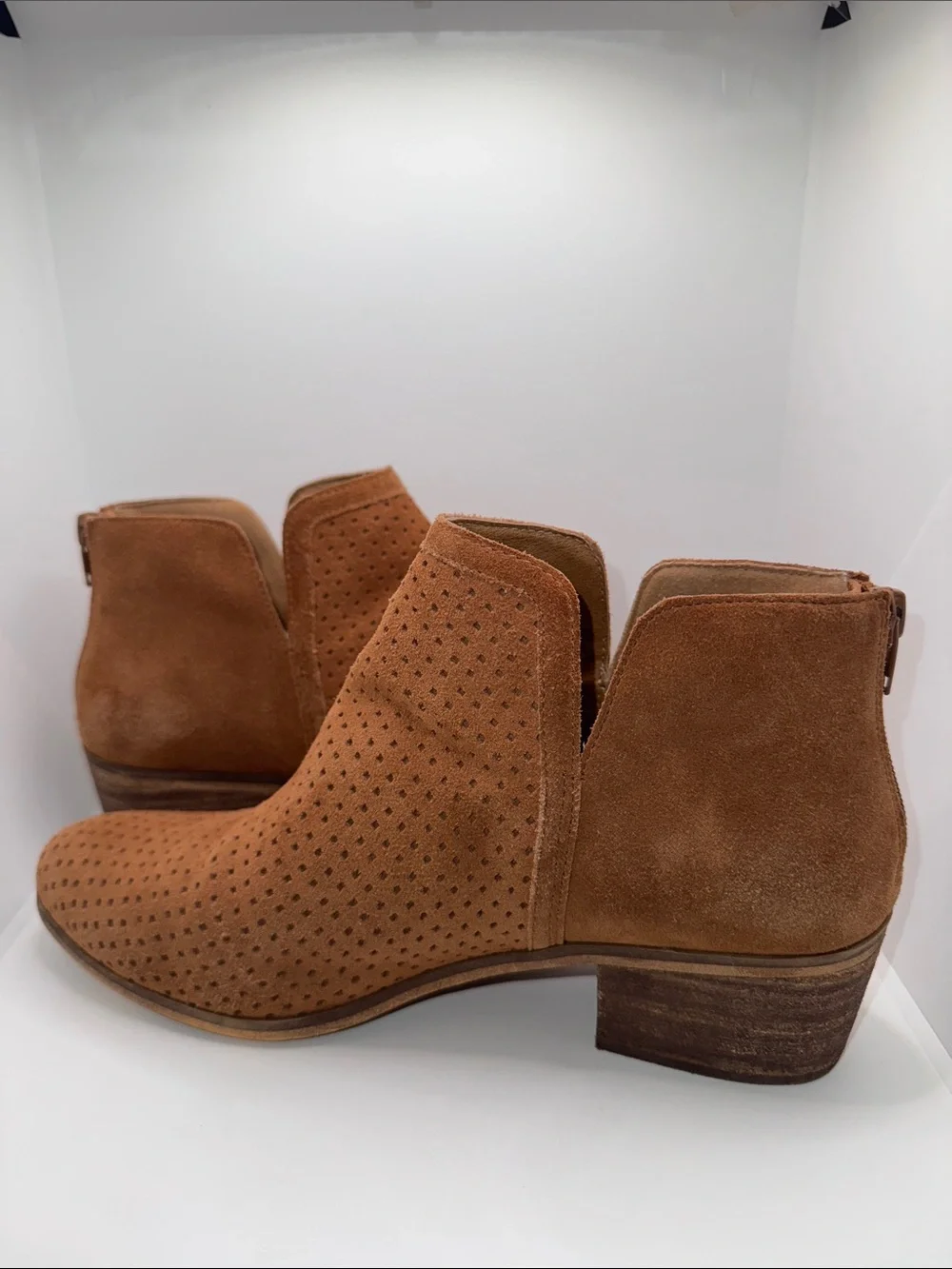 Susina Kyle-Lea Perforated Suede Ankle Bootie Boots Women’s 10 Tan